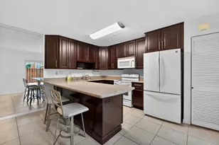 9110 SW 22nd Ct, Davie, FL 33324 - Photo 6