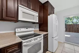 9110 SW 22nd Ct, Davie, FL 33324 - Photo 8