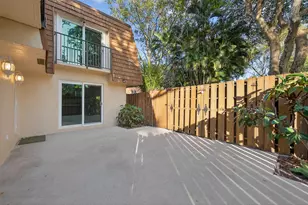 9110 SW 22nd Ct, Davie, FL 33324 - Photo 4