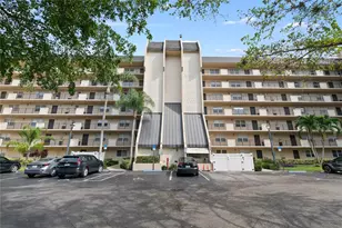 3300 W Rolling Hills Cir, Davie, FL 33328 - Photo 2