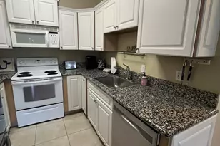 1948 NE 2nd St, Deerfield Beach, FL 33441 - Photo 12