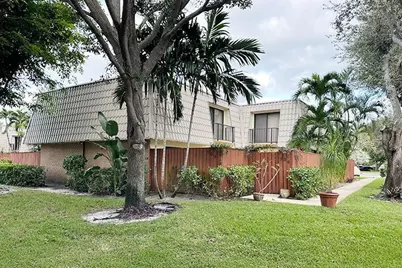 1700 Embassy Drive #504, West Palm Beach, FL 33401 - Photo 1