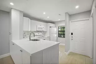 510 NW 103rd Terrace, Pembroke Pines, FL 33026 - Photo 2