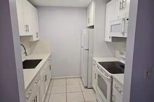 300 SW 134th Way, Pembroke Pines, FL 33027 - Photo 4