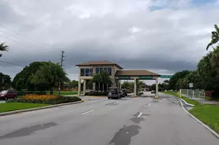 300 SW 134th Way, Pembroke Pines, FL 33027 - Photo 16