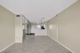 2236 N Cypress Bend Dr, Pompano Beach, FL 33069 - Photo 10