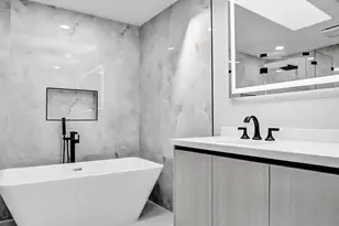 21392 Bridgeview Dr, Boca Raton, FL 33428 - Photo 20