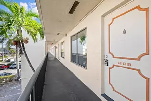 1100 Crystal Lake Dr, Deerfield Beach, FL 33064 - Photo 22