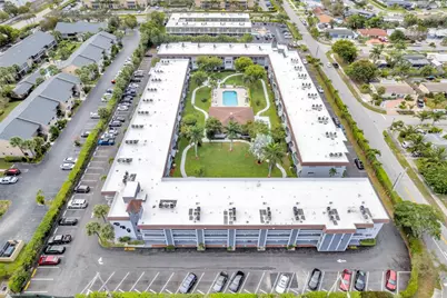 400 SE 10th Street #211, Deerfield Beach, FL 33441 - Photo 2