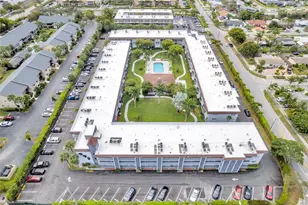 400 SE 10th St, Deerfield Beach, FL 33441 - Photo 2