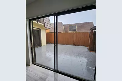 912 Springdale Circle, Palm Springs, FL 33461 - Photo 2