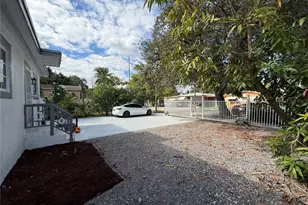 778 NW 80th St, Miami, FL 33150 - Photo 4