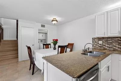 6131 NW 55th Lane, Tamarac, FL 33319 - Photo 10