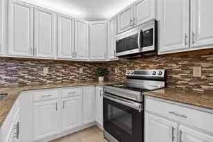 6131 NW 55th Ln, Tamarac, FL 33319 - Photo 8