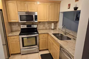 9531 Seagrape Dr, Davie, FL 33324 - Photo 4