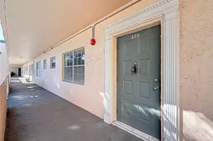 4211 NW 41st St Unit, Lauderdale Lakes, FL 33319 - Photo 4