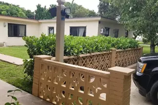 803 NE 8th St, Hallandale Beach, FL 33009 - Photo 4