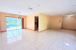 8800 NW 3 St, Pembroke Pines, FL 33024 - Photo 10