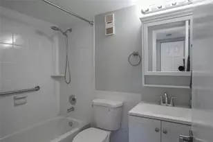 10557 NW 10th St, Pembroke Pines, FL 33026 - Photo 8