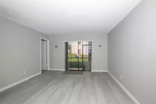 10557 NW 10th St, Pembroke Pines, FL 33026 - Photo 4