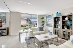 9720 S Hollybrook Lake Dr, Pembroke Pines, FL 33025 - Photo 4