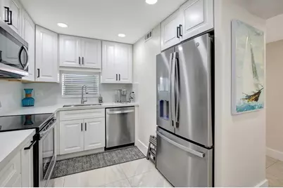 9720 S Hollybrook Lake Drive #204, Pembroke Pines, FL 33025 - Photo 14