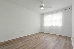 8520 NW 139th Terrace, Miami Lakes, FL 33016 - Photo 4