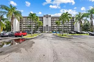 3150 W Rolling Hills Cir, Davie, FL 33328 - Photo 2