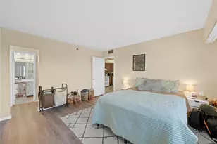 3150 W Rolling Hills Cir, Davie, FL 33328 - Photo 8