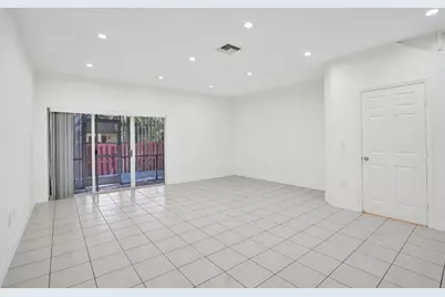 1003 NW 100th Avenue, Hollywood, FL 33024 - Photo 8