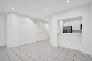 1003 NW 100th Ave, Pembroke Pines, FL 33024 - Photo 10