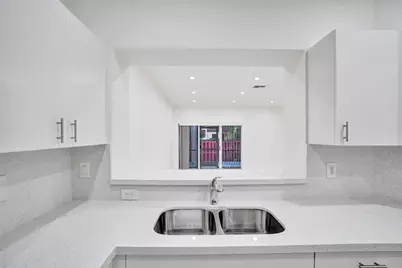 1003 NW 100th Avenue, Hollywood, FL 33024 - Photo 6