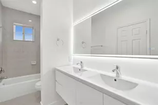 1003 NW 100th Ave, Pembroke Pines, FL 33024 - Photo 20