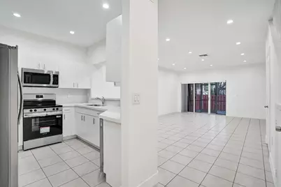 1003 NW 100th Avenue, Hollywood, FL 33024 - Photo 4