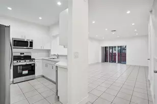 1003 NW 100th Ave, Pembroke Pines, FL 33024 - Photo 4