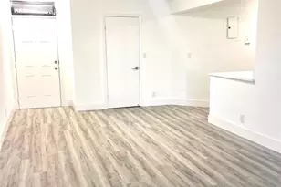 214 Lake Pointe Dr, Oakland Park, FL 33309 - Photo 2