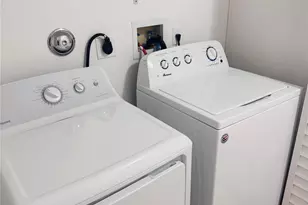 12113 SW 2nd St, Pembroke Pines, FL 33025 - Photo 12