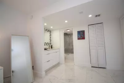 20301 W Country Club Drive #930, Aventura, FL 33180 - Photo 22