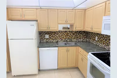 3510 Oaks Way #504, Pompano Beach, FL 33069 - Photo 4