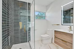 701 NE 164th St, Miami, FL 33162 - Photo 36