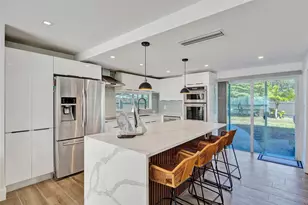 701 NE 164th St, Miami, FL 33162 - Photo 8