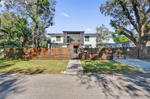 701 NE 164th St, Miami, FL 33162 - Photo 2
