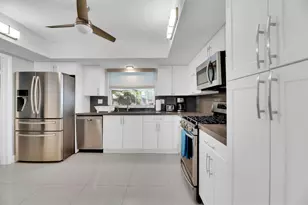 9611 NW 3rd St, Pembroke Pines, FL 33024 - Photo 8