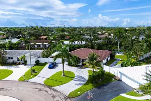 250 NE 27th Ct, Boca Raton, FL 33431 - Photo 2