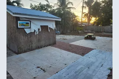 1810 NE 42nd Street, Deerfield Beach, FL 33064 - Photo 22