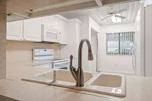 370 Fairway Cir, Weston, FL 33326 - Photo 16