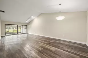 370 Fairway Cir, Weston, FL 33326 - Photo 4