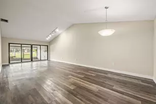 370 Fairway Cir, Weston, FL 33326 - Photo 4