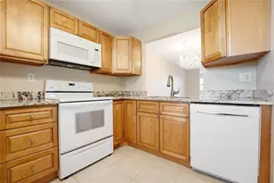 10101 Sunrise Lakes Blvd, Sunrise, FL 33322 - Photo 6