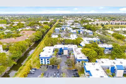 3150 Holiday Springs Boulevard #308, Margate, FL 33063 - Photo 2